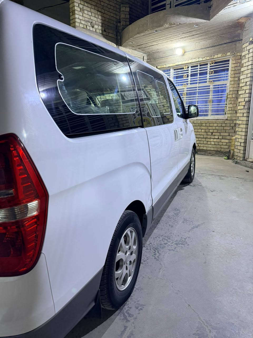 ستاركس موديل 2013 مفتوح 
السياره خير من الله مانقصه أي شي 
ماشيه 200
الاتصال على صاحب السياره 
مكانه بغداد الغزاليه 
***********
