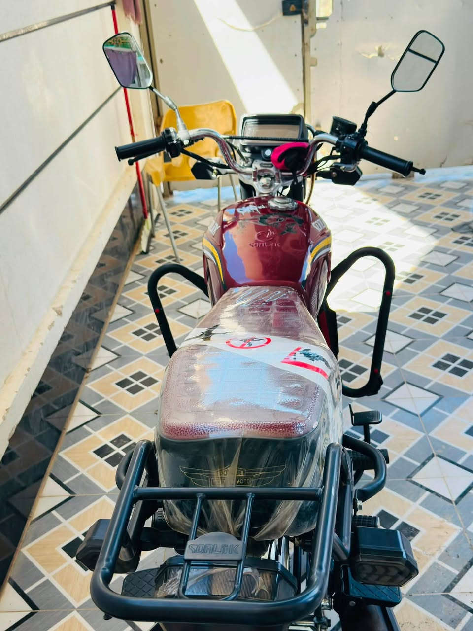 سلام عليكم دراجه سولنك ٢٠٢٥ صارلها سبوعين من مشدوده وما طالع بيها هواي قليل كلش ماشيه ٢٠ كيلو دراجه زيرو بعدها حيل جديده صارت عليه ب١٣٥٠ الف ما بيها اي نقص ربع متذب عليها شرط مكاني رمادي خمسه كيلو سعر الدراجه ٩٥٠ الف وبيها مجال للشراي واني حاضر للاستفسار ***********
