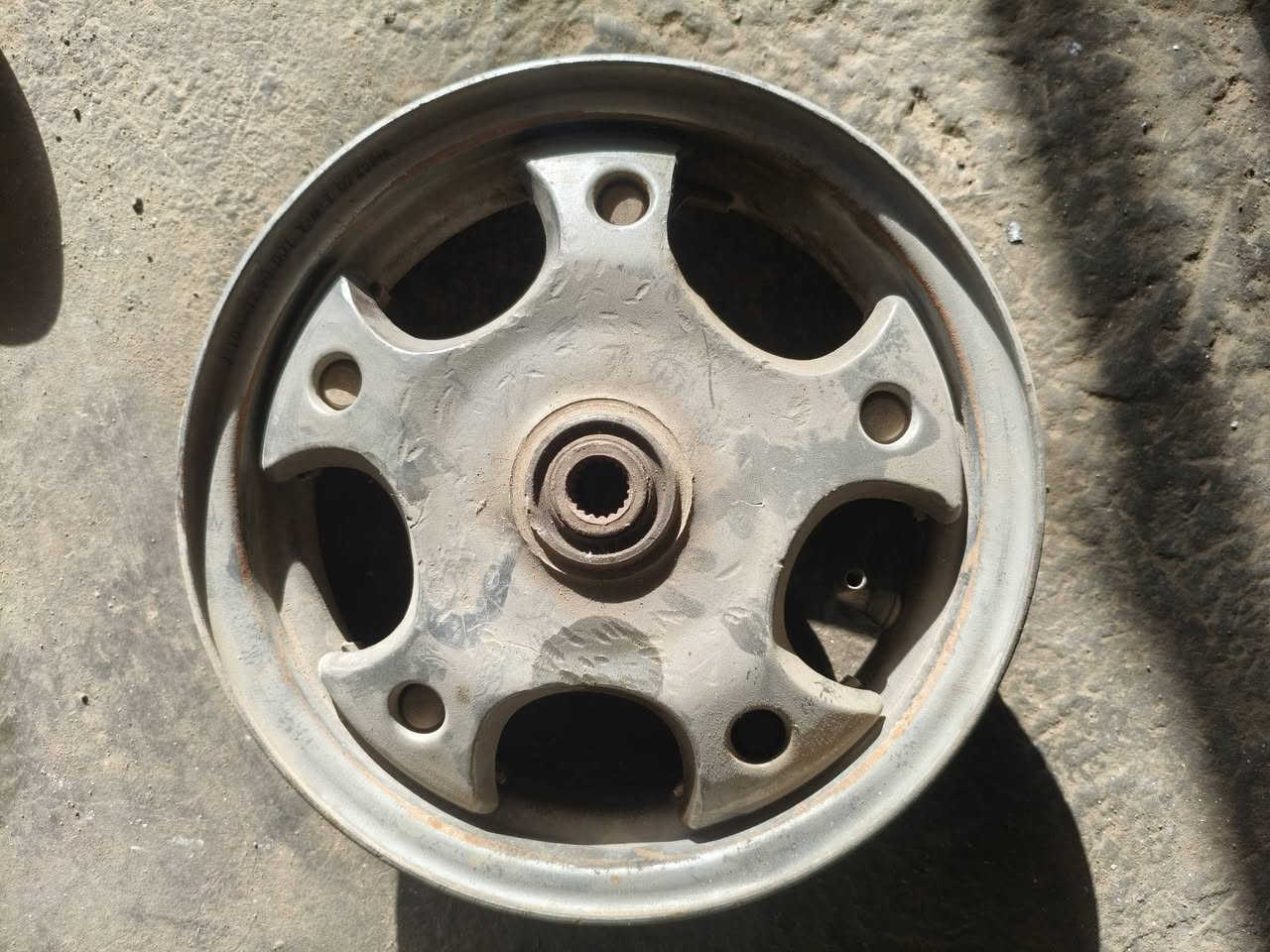 مكاني ديوانيه بالخصيمه.
كور فراشه بلادي ستدات بلادي مال حاويه 
صالنصه بلادي مال زعره 
وياله ماكس 
ويل فراشه خلفي نجمه مال حاويه تزويد ..


**إذا كنت صاحب هذا الإعلان وتريد حذفه لأي سبب، رجاءا أرسل رسالة إلى الدعم الفني**