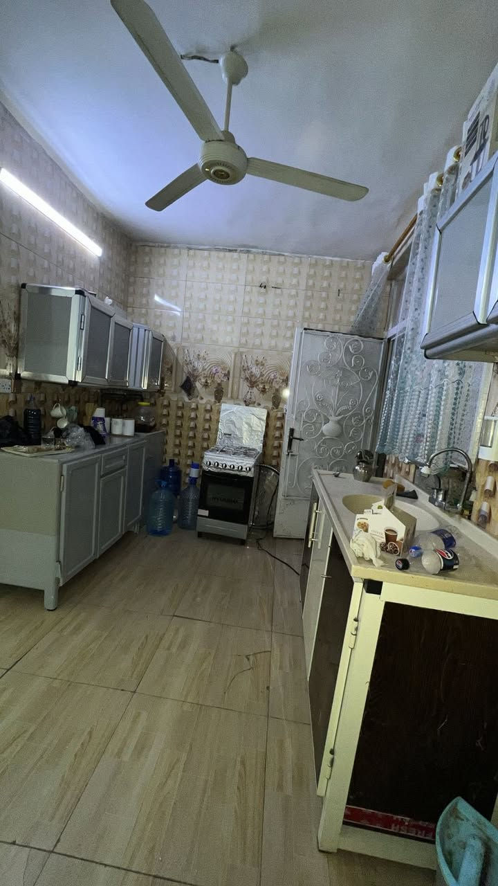 السلام عليكم
بيت  بغداد الزعفرانية 
مساحه ١٠٠ مربع ركن 
البناء يحتوي على غرفتين نوم 
مساحه ٤ /٤ 
+ صاله + مطبخ 
استقبال ٤/٥  
الاستفسار ***********
سعر 65 مليون

