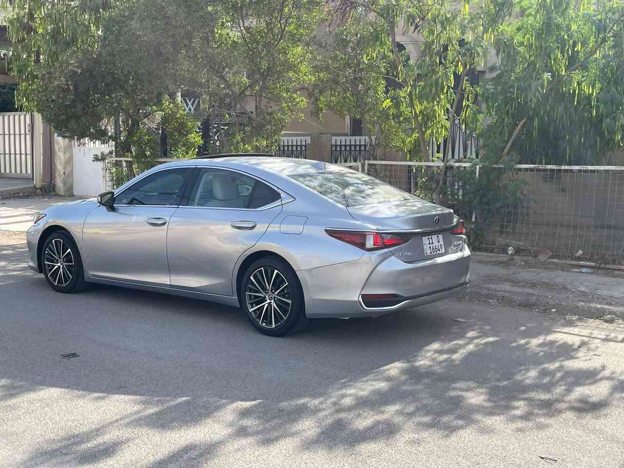 لبيع لكزز es300 موديل ٢٠٢٤ بدون يرباك وارد امريكي
فول موصفات ماشيه ١٠ الف حادث خلفي قبق جنطه وجاملغ خلفي وبيه باب سايق نص صبغ بدون يرباك جاهزه باسمي
ميحتاج اذكر موصفات معروف لكزز موصفاته 
العنوان بغداد المشتل / ***********/ ***********
صور حادث وسعر خاص
