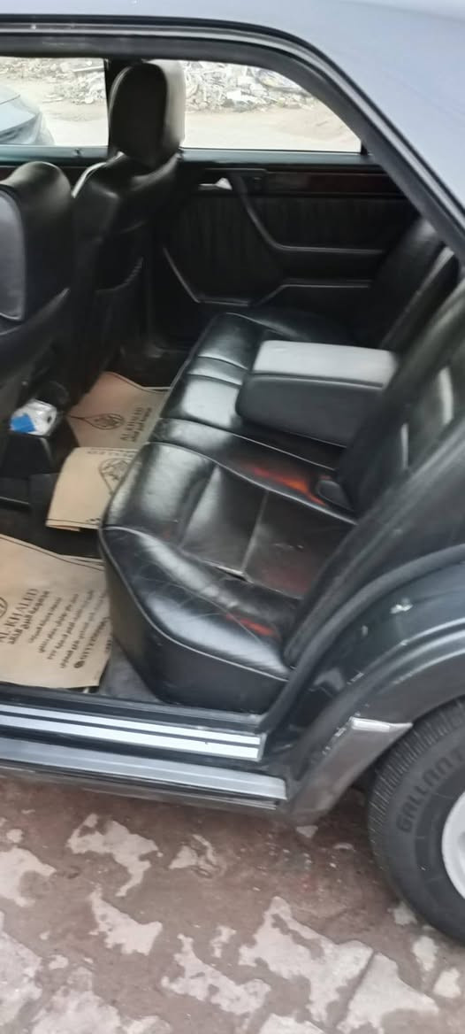 سلام عليكم
مارسدس دب 91 رقم بغداد مشروع وطني
مڪينه وڪير عنكبوت 300 بجيس 
قواعد دبل احواض ڪفاله احلى من البدي 
غرفه جلد اسود ڪهربائيه ڪله شغاله
برده ڪهربائي سلايت طڪتين كله شغال
تخم تاير سياره ڪله نقص ما بيه جاهزه
منضومه  زنون ابيض فول نهار باليل
  مصبوغه عام جماليه
 السعر ( 61 ) وبيه مجال 
مڪاني ميسان 
***********
