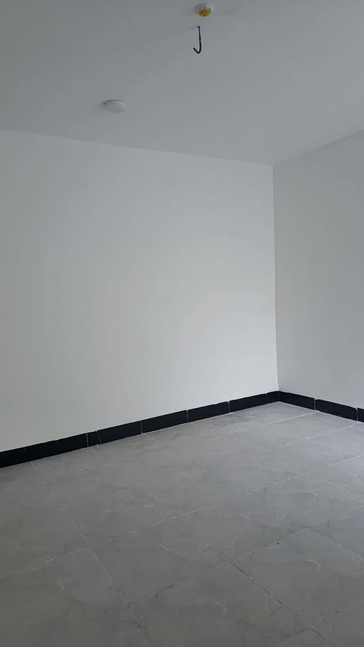 👋سلام  عليكم ♦ #مكتب_عقارات_الهمام_1♦دار للبيع  

      ♦#كل_شيء_بالتخمين__الا_العقار_بالتثمين♦

💵💵💵#السعر_البيع_45مليون  مع مجال التفاوض 

دار للبيع مساحة 100م طابو زراعي سند 25 
اساس صب سقف صب بناء طابوك 
 
يحتوي 1غرفة نوم  صاله استقبال مطبخ صحيات داخل وخارج ارضيه بورسلين جدران سيراميك 
تسليم مباشر 

🌏#الموقع__الكوفة  شارع المطار شارع حاتم الخير 

لتواصل والاستفسار مراجعة ♦#مكتب_عقارات_الهمام_1♦ الكائن في #الكوفة #شارع المعمل قرب مستشفى البيطري 
*********** واتساب  وا اتصال 
    ♦نستقبل عروضكم مدار 24 ساعه
