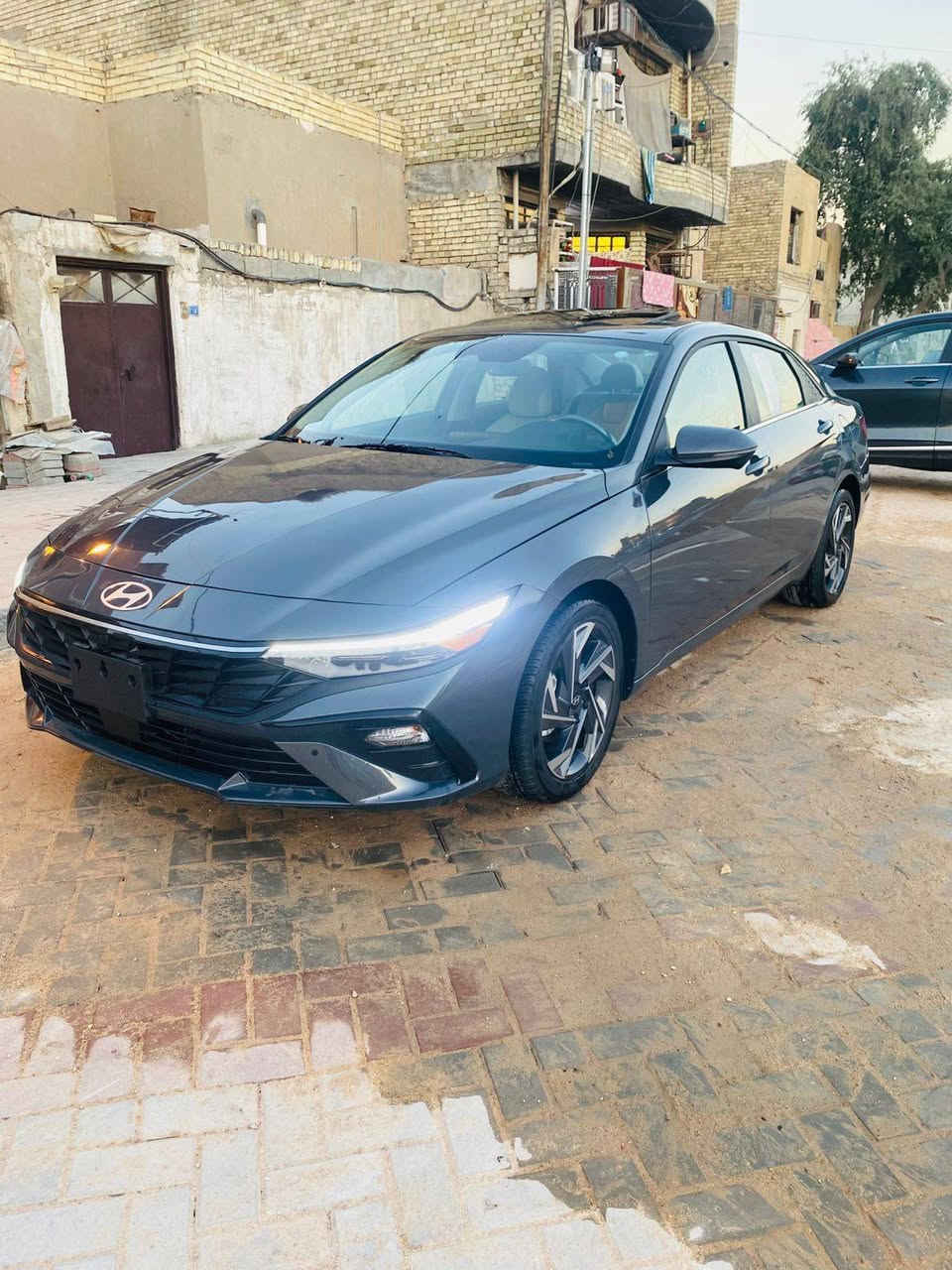 سلام عليكم النترا موديل 2024 موصفات  لمتدد فول واحد عله واحد لون سمنتي
! بصمه 
! فتحه
! شاشه كار بلي
!  5 كامرات
! تشغيل عن بعد
! مقعد كهربائي 
! سستم صوت 
! كامره دواره
!  رادارات امامي خلفيه جانبيه
! لدات نهاري اماميه 
الحادث موضح بلصور فقط بنيد مبدل وجاملغ بارد فقط
ماشيه 5 الف مكينه 2000 دوش  السياره جديده بمعنه الكلمه السعر 153 لاستفسار عله الرقم *********** بغداد
