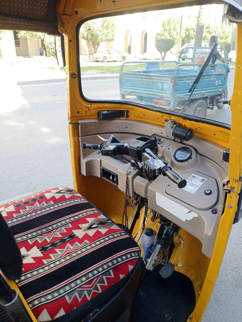 السلام وعليكم تكتك للبيع موديل 18 رقم وسنويه بسمي تحويل ثاني يوم السعر 4مليون 750 مكاني شارع حيفا ***********
