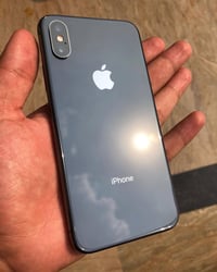 ايفون XS • ٦٤ جيجا • فيس ايدي واقف