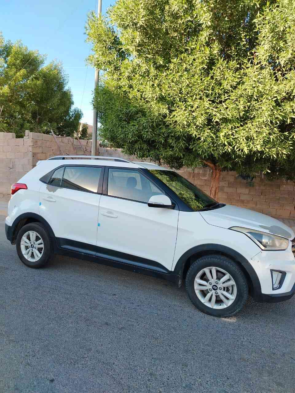 السلام عليكم
بيع مستعجل 115 ورقه قفل من الاخير
هونداي كريتا للبيع موديل 16 خليجية محرك 1600 دوش مواصفات عاديه رقم بغداد بأسمي ماشيه 117000 بيها تقشير الصبغ مثل ما موضح بالصور للاستفسار *********** بغداد حي الجامعة
