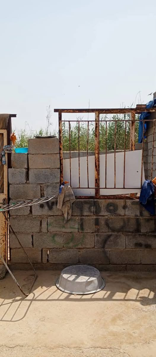 بيت تجاوز يحتوي عله غرفتين نوم 5/4 وصاله ومطبخ وحمام مشترك وغرفه بعدها مكامله بيت مساحته 150 مسكف سندويش قرب جامع ابي أيوب الأنصاري والمدارس الاعداديه العروه الوثقى *********** السعر خاص
