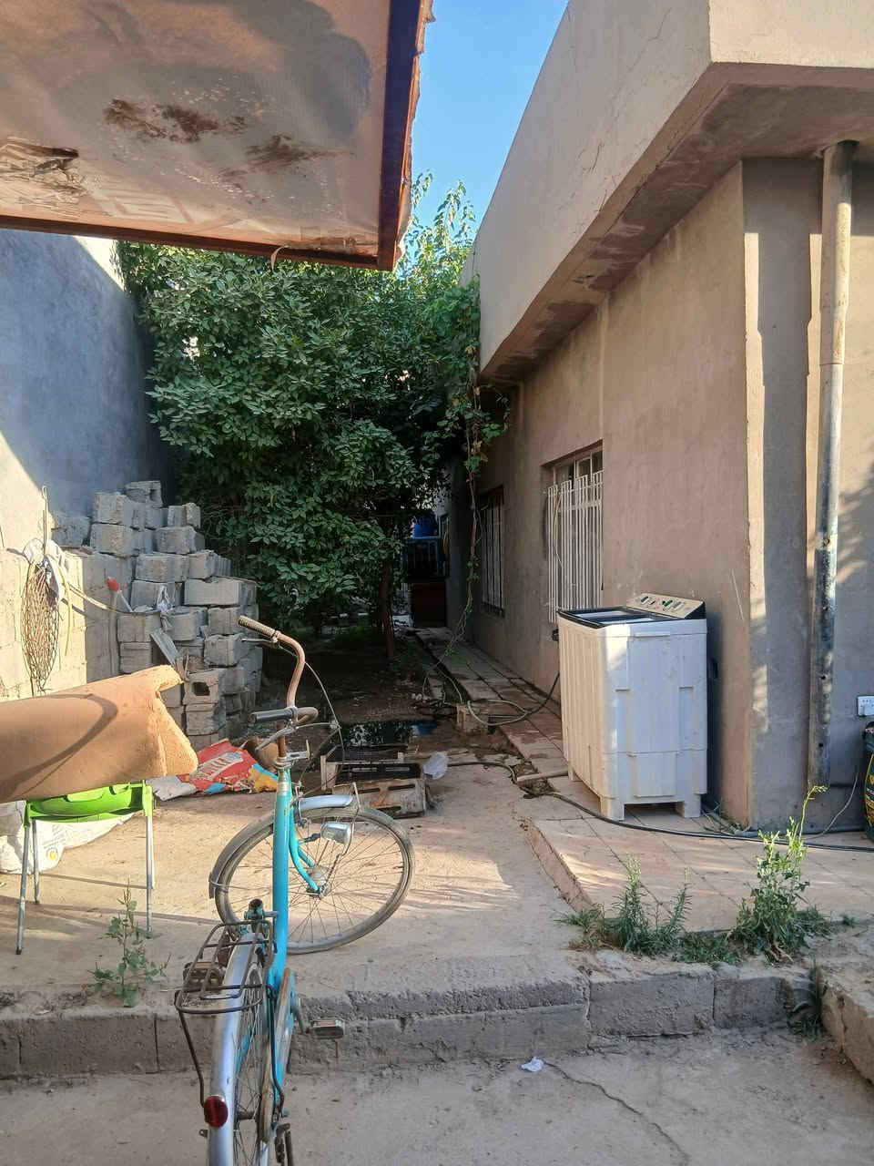 السلام عليكم  دار قديم للبيع يعني تفليش يعتبر قطعه مساحه 320 متر وجه 16 و نزال 20 ثاني بيت بعد الركن على شارع.    ٨ متر  طابو صرف ابو غريب / البوحيات قريب عن الطريق القديم ١٠ دقائق عن العامرية التفاصيل الاتصال 
***********
***********
***********
