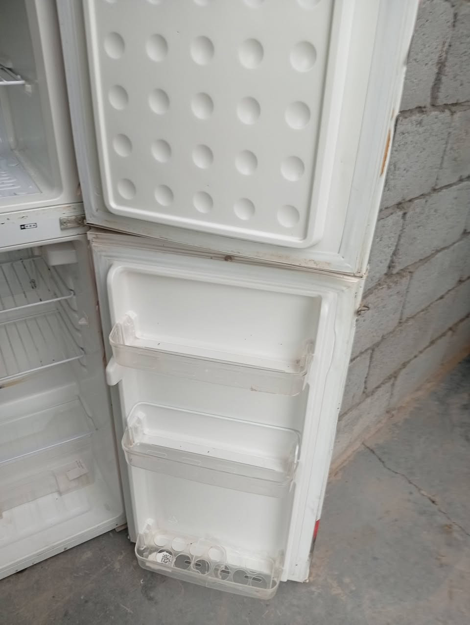 ثلاجه نضيفه العنوان بغداد تاجي ذيب صاري
***********
