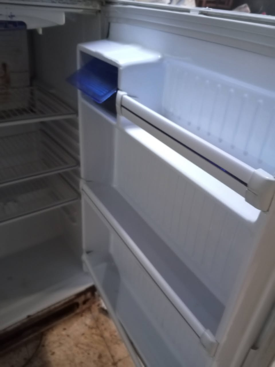 ثلاجة شغاله مداخله تصليح السعر ١٠٠الف المكان جميلة ***********
