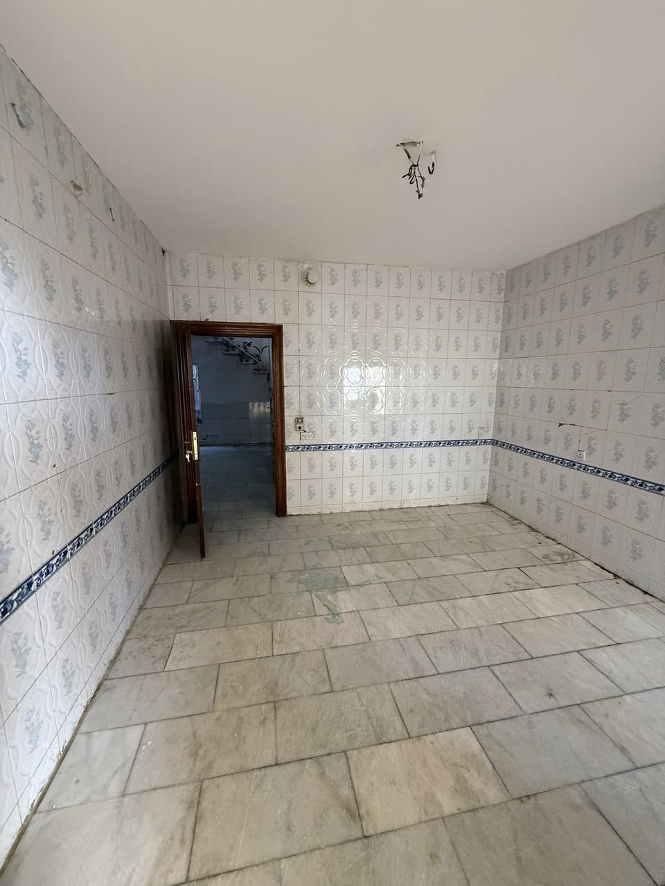 🏠/ دار للايجار تجاري او سكن المساحة ٢٠٠ م 

بناء نظيف جددداً 

الطابق الاول / مطبخ . هول . صالة . مجمع صحيات . گراج . صحيات خارجية

الطابق الثاني / غرفتين نوم . هول . مجمع صحيات 

الموقع / سنتر على شارع الحسينية مقابل ميني ماركت للتسوق 

للاستفسار عن السعر مراسلة الصفحة او مراجعة 

#بشار_للعقار_والمقاولات بداية شارع الحسينية من جهة شارع ٦٠ 

***********      ***********
