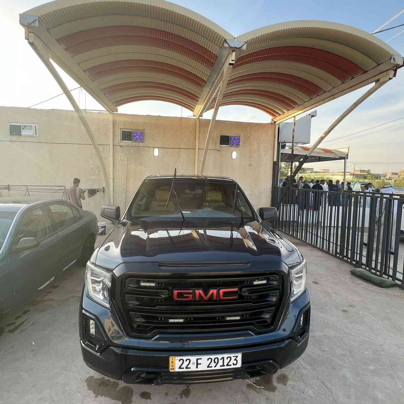 السلام عليكم سيرا موديل 2021 بيع او مراوس حسب القناعه سياره وراد أمريكي محرك 8 سلندر 5300 حادث بابين و جاملغ مبدل و صبغ قليل بالبيند بدون شاصي و لغد رقم أربيل سياره جديد ماشيه 68 الف كيلو قابل للزياده السعر 275 ورقه مكان السياره بغداد الاسكان ***********
