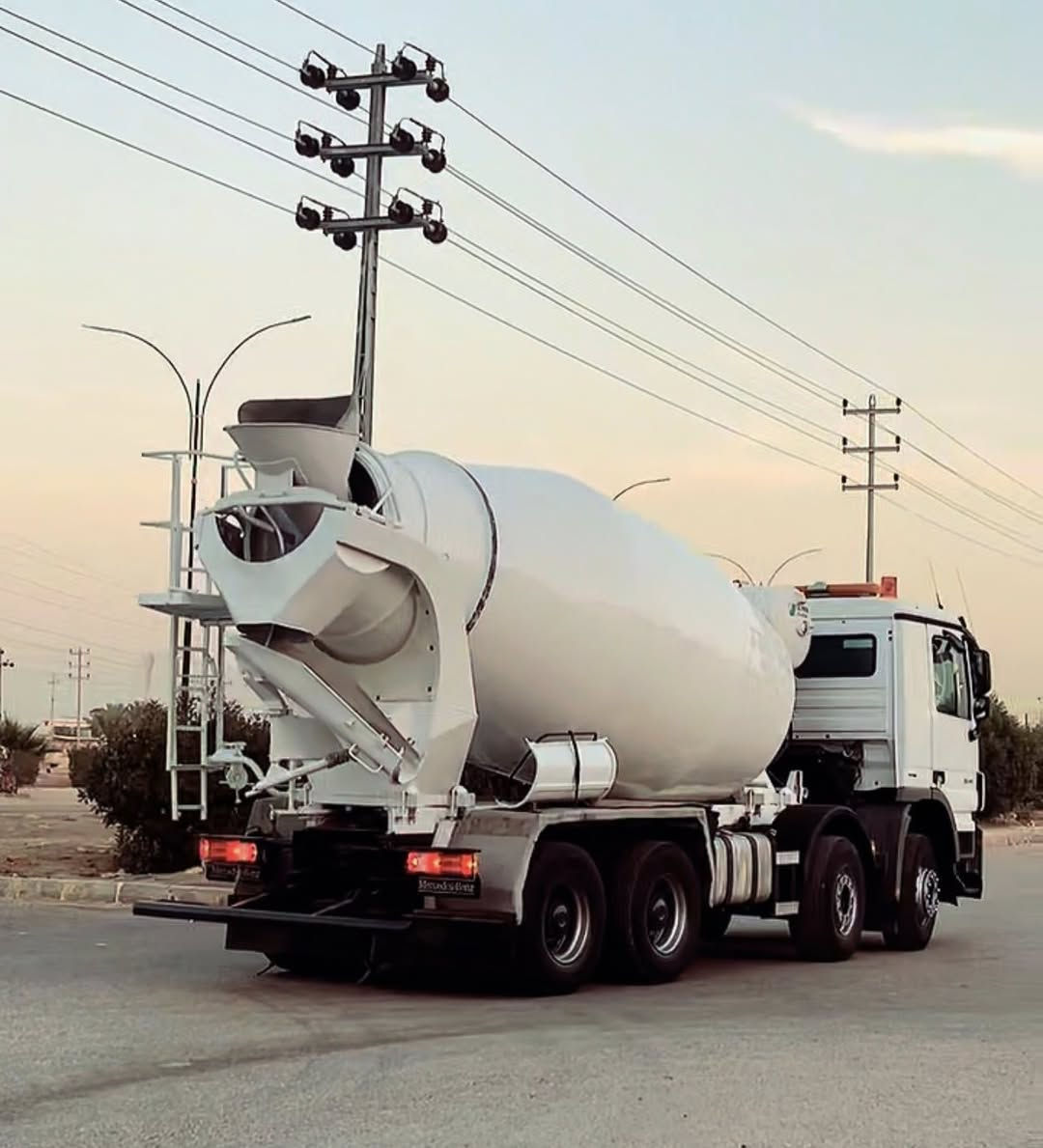 السلام عليكم خباطه اكتروز للبيع موديل ٢٠١١ رقم سليمانيه كير كهربائي  جدرشوينج ١١ متر حجم 32/41   للاستفسار ***********
