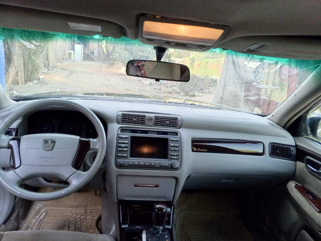 سلام عليكم  ملكه مفحوصه مرور وكمرك    
كرتستال اصل 
ديفور الجبير 
تخم تاير ويل نجمه 
3 دكم تبريد  خلفي 
تحوير نجف. فوك وجوه 
مشط لكزز 
دشبول عارف 
سياره جاهزه مالت جناي. السعر65    مكان الديوانيه***********
