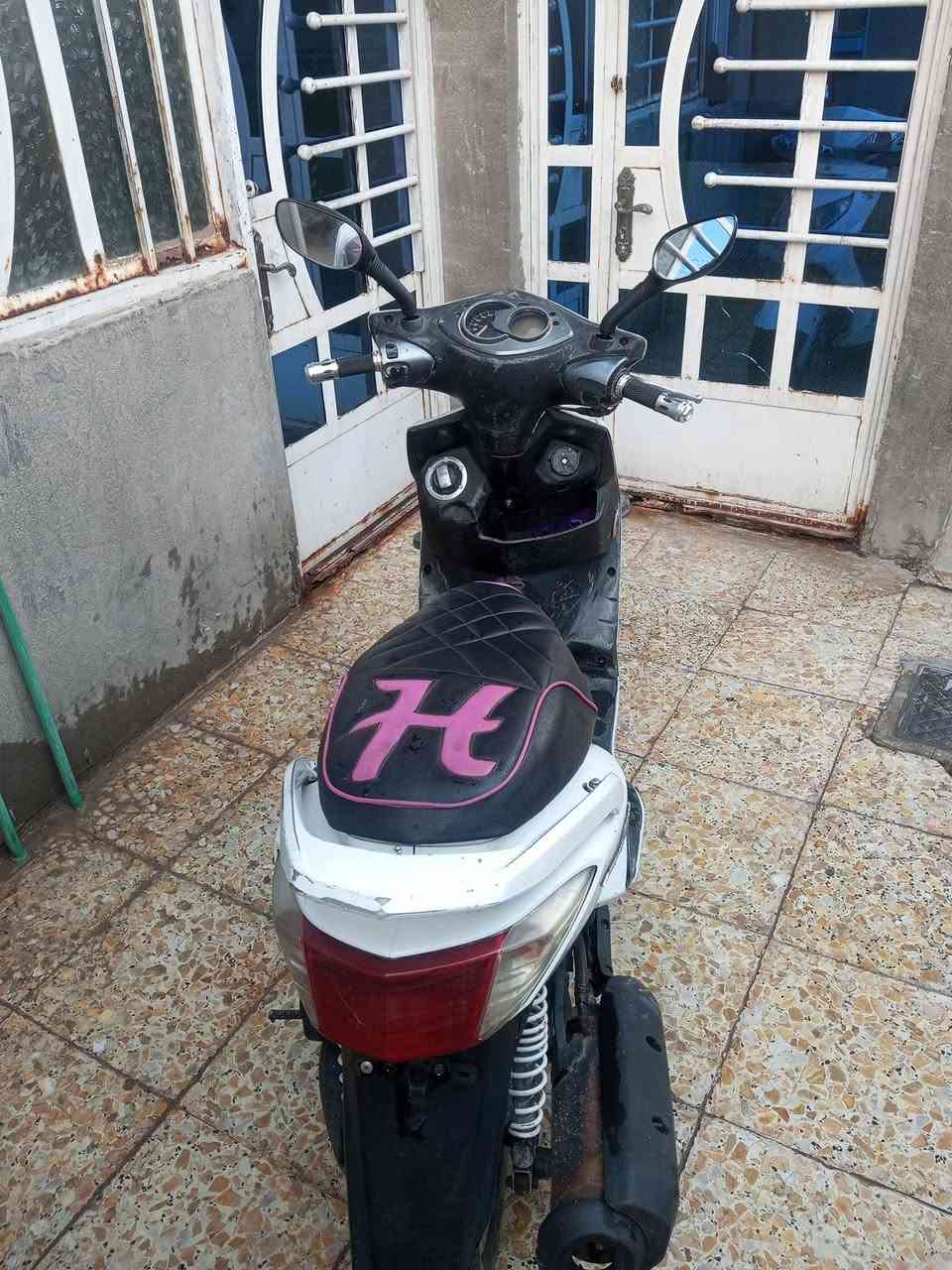 دراجه سكنس للبيع
الدراجه نضيفه و كهربائياته كاملات و ستان كهربائي و كفراتهه بيض بلاديات و الدراجه كلهه بلاديه ما مجفتهه و المحرك مالتهه ناعم و الدراجه نوزل و الدراجه ما بيهه اي نقوصات رايدهه ب600 و بيهه مجال 
*********** مكاني بغداد المشتل
