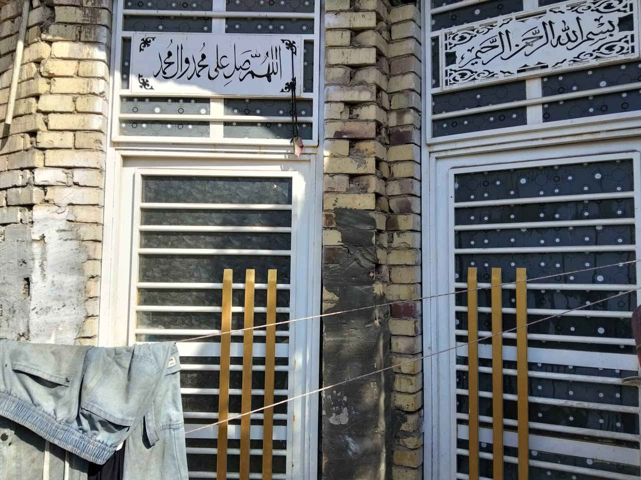 بسم الله الرحمن الرحيم 
بيت للبيع طابو المساحه 125
حي لاامير وره المشروع 
يتكون البيت من غرفتي2+صاله +مطبخ +استفبال 
+حمات داخليه وخارجيه 
سعر البيت 120وبيه مجال مستعجل عله
(عليه اسكان 35ينقطعن من السعر) 
للتفاصيل اكثر ***********
***********
