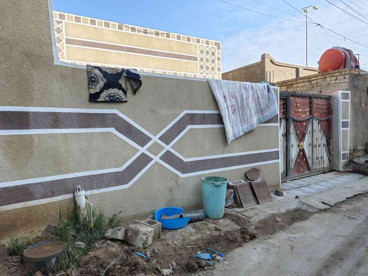 السلام عليكم ...
🏚️((( يعلن مكتب المنتظر للعقار عن وجود  🏠 بيت البيع 
قرب سواق بيت صدام ال سهيل البيت كلش مرتب المساحه 200 متر استقال وصاله وغرفتين نوم ومطبخ حار 
اللا ستفسارالاتصال ***********
