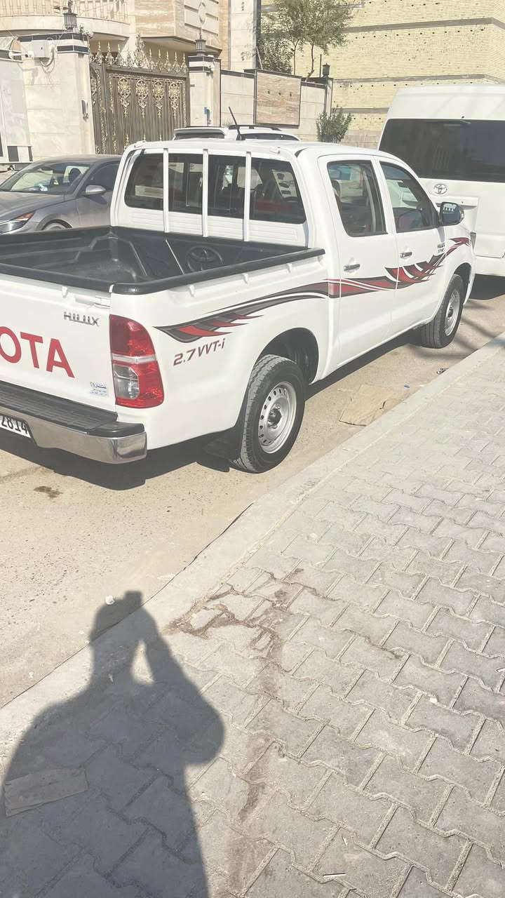 هايلوكس فلاونزة 2014  كير اوتامتيك كفالة عامة عدى بارد كد شبر سيارة جديدة ماشية 215 رقم انكليزي جديد المكان بصرة السعر 225 وبيها مجال.       الاتصال***********
