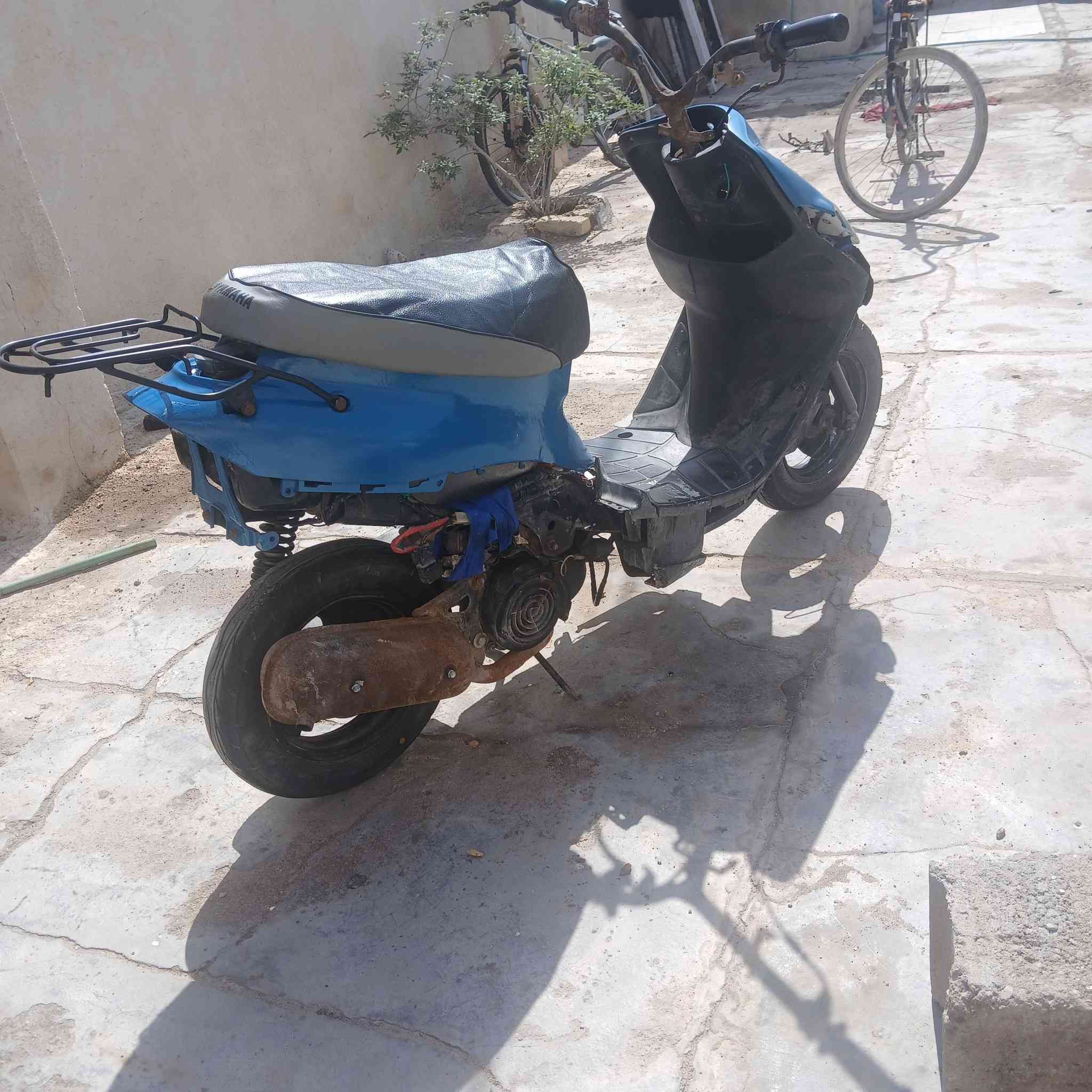 سلام عليكم دراجه 9زروف ما مفتوحه شرط نص هندر تشتغل  نضيفه شرط الفحص شلعه ونعومه بل مكينه الرقم *********** للاستفسار
