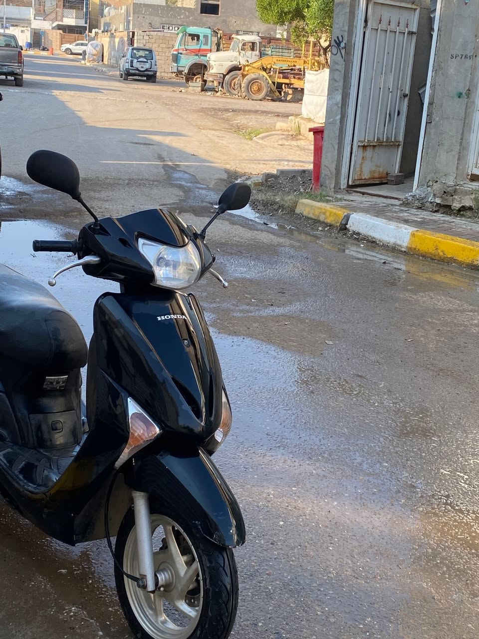 دراجه ليدي حديث الدراجه نضيفه ومامتعوبه 
والمكينه مجفته جديد معدل 90 100 
السعر 680 بي مجال حك الجيه 
***********
***********
