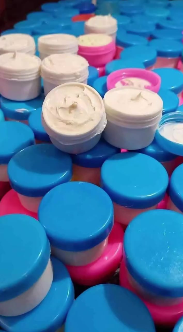 خلطت البشره فواء الخلطة ١- تبيض وتوحيد لون البشرة ٢- يوجود نوعان نف وبدون نفخ ٣- معالج تجاعيد وشد للبشره ٤-معالجت الهالات السوداء تحت لعين ٥-ترطيب البشرة بعمق ٦- معالجت الكلف ونمش وحب لشباب واثار حب الشباب سعر الخلطة 20مع توصيل مجاناا لكل لمحافضات ملاحضه توصل صابونه مع الخ?


**إذا كنت صاحب هذا الإعلان وتريد حذفه لأي سبب، رجاءا أرسل رسالة إلى الدعم الفني**