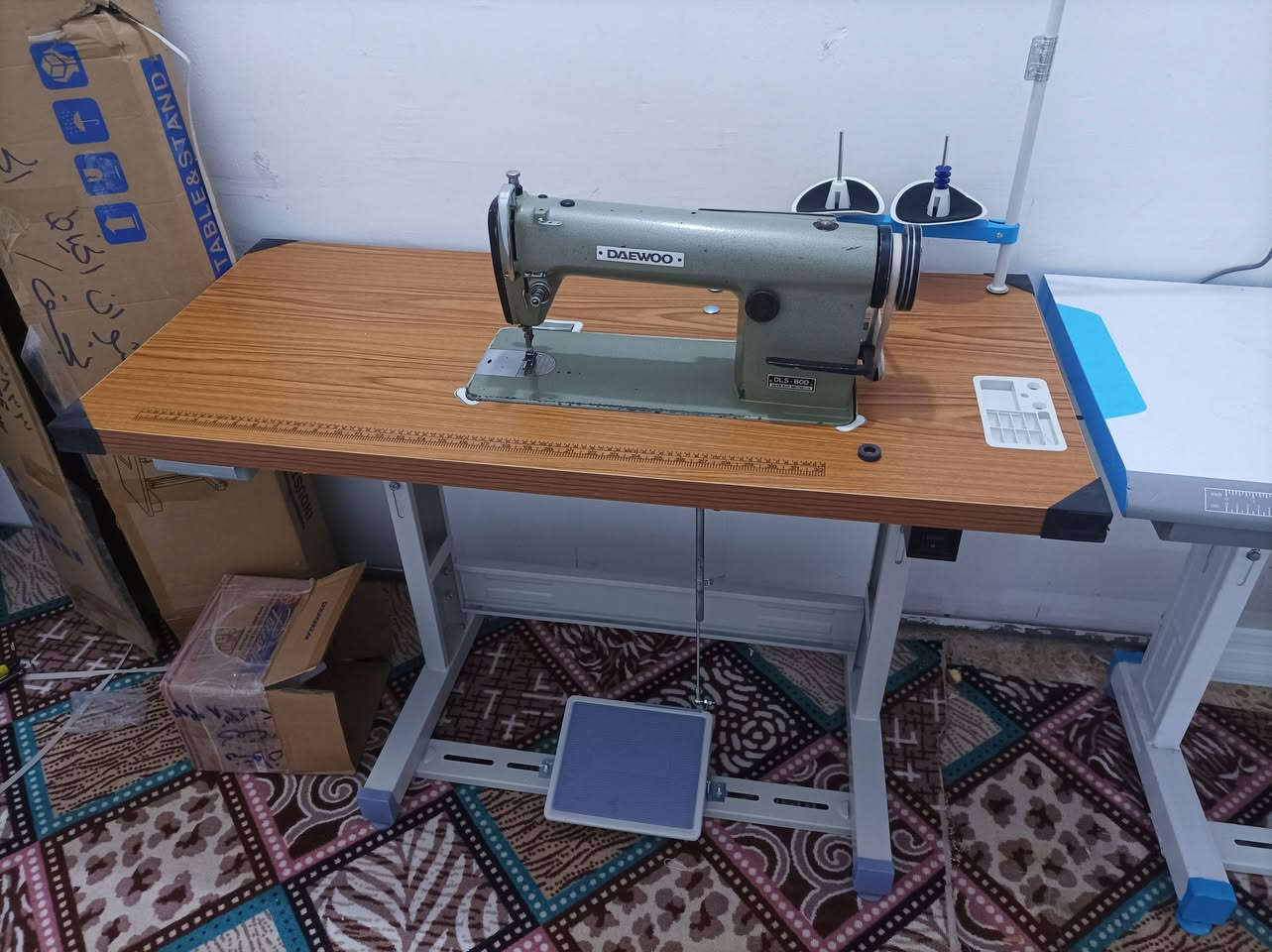 سلام عليكم مكينه دايو ياباني نضيفه نضافته تسعين بل ميه الميز جديد بلكارتون وماطور كاتم بلكارتون الي يحب يقتنيها يدلل سعره300الرقم ***********
