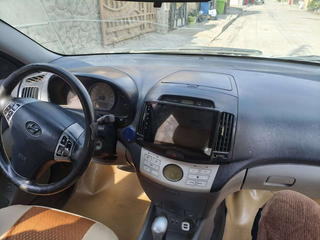 السلام عليكم النترا افانتي للبيع موديل 2008 سياره مكينه جديده حداده جديده تخم تاير جديد هزه رقم انكليزي بغداد قبل شهر محوله وسياره جاهزه من كلشي فقط الكشر يحتاج صبغ السعر 81 بيه مجال شي بسيط رقم ***********
