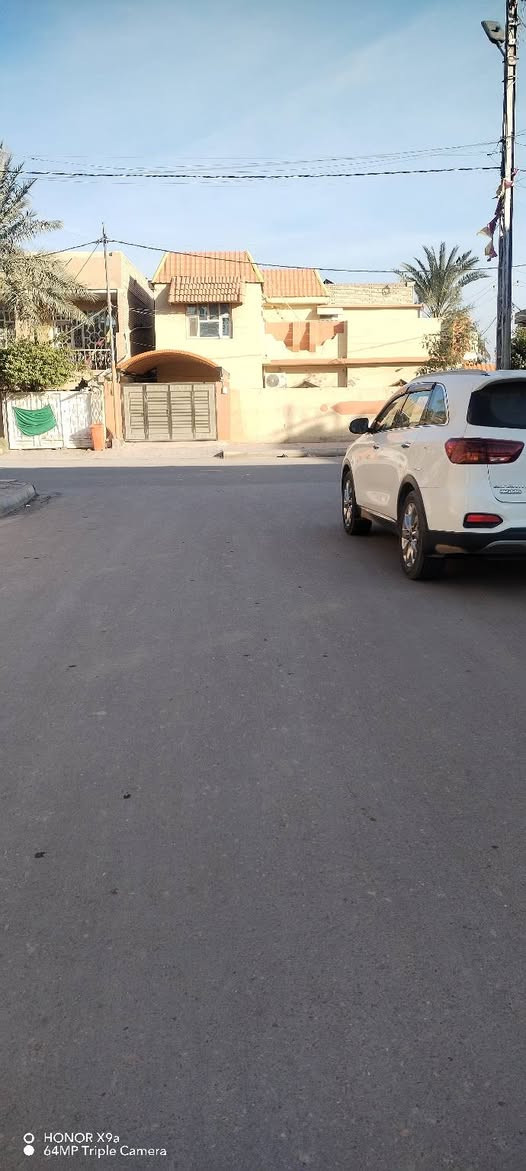 السلام عليكم للبيع دار سكن المساحه ٢٤٠ متر بصف الركن وجه ١٢ ونزال ٢٠ 
قرب جامع وائل طابق واحد للاستفسار
 ***********
***********
