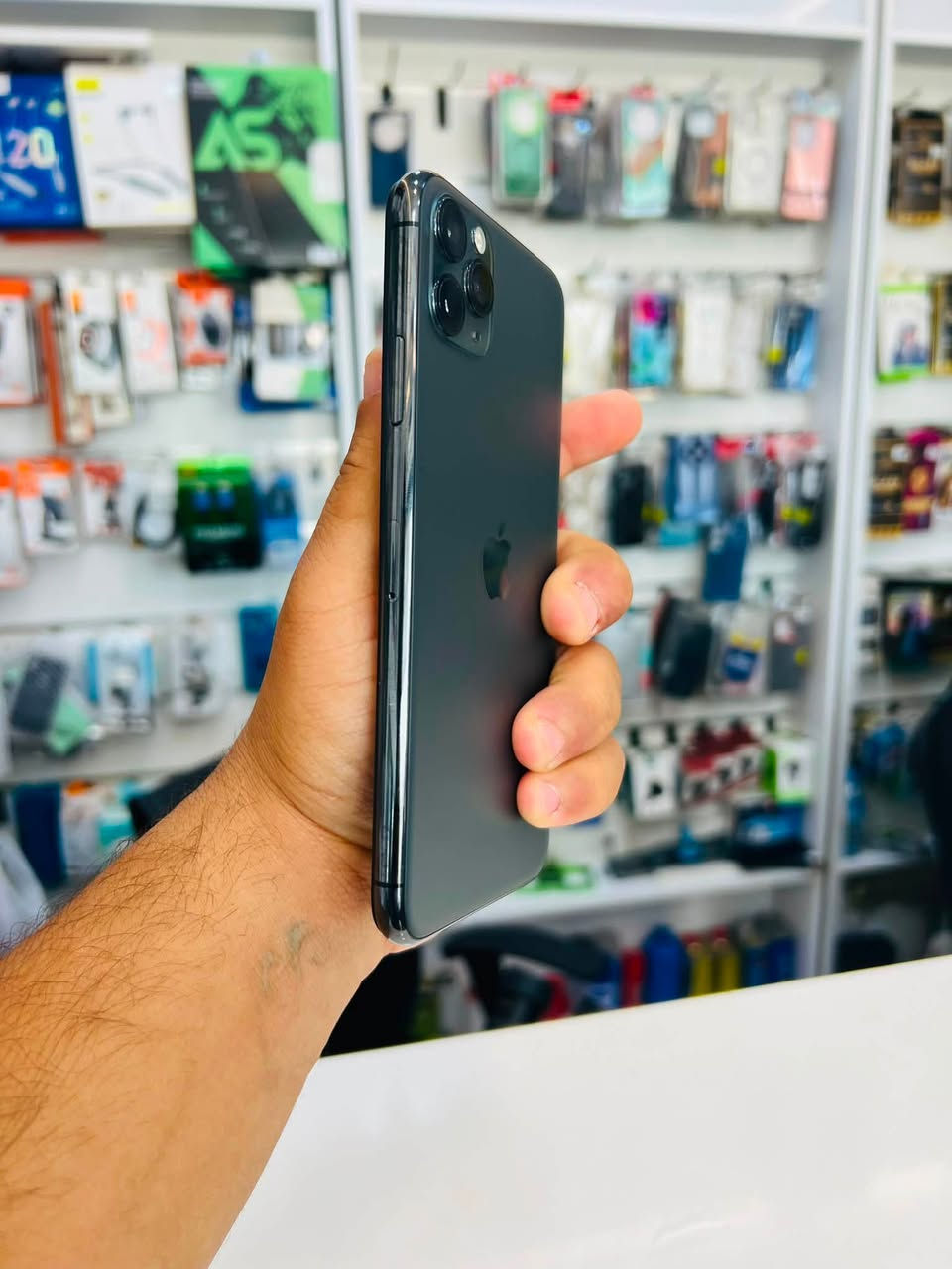 سلام عليكم ايفون 11 برو ماكس ذاكره 256 بطاريه مبدله تفسيخ نسبتها 93 شاشه مبدله نوعيه حيل حلوه فيس إيدي شغال جهاز نضافته 100 /100 
سعر 260 بي مجال ***********
