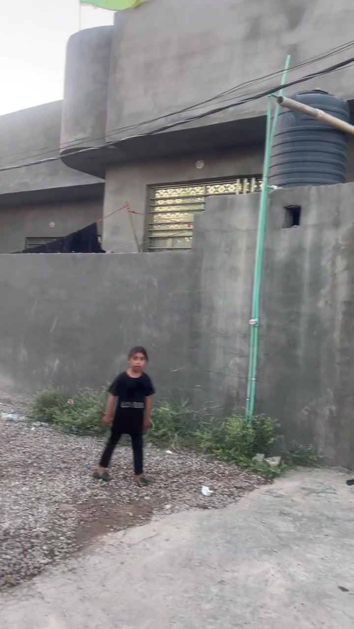 بيوت للبيع
مساحت الدونم 2250 
عدد 2 
يحتوي علا 6 بيوت المساحه 180 بنيان 
وبيت الكبير مساحته بنيانه 350 م
مكان بغداد السياحي شاعوره 
رقم الهاتف ***********
سعر خاص
