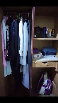 عندي كنتور بابين  باب الاول تعلاكه ملابس  او اكو جوه هم مسافه تحطون غر...