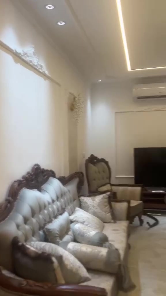دار حديث للبيع واجه ٤متر ونص نزال ٢٠متر مساحة ٩٠ متر بناء حديث سنة ٢٥ للاتصال *********** ابو رحمه حي دراغ
