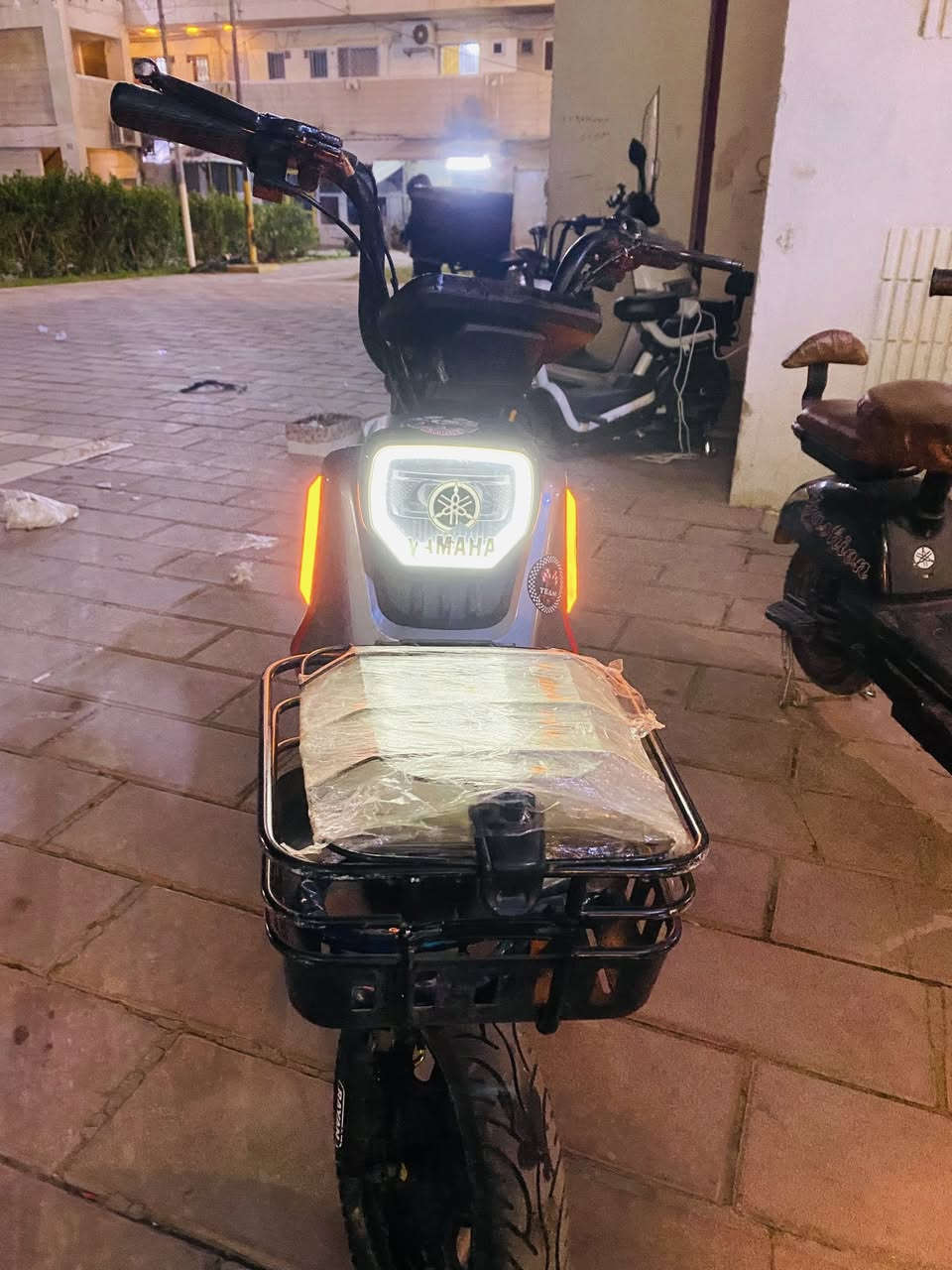 سلام عليكم دراجه شحن للبيع نوع الدراجه RAYAN MOTOR لايتLEDبيها نضامP سرع2 سرعه 45حقيقي دبل اشاره هورن قوي لايت عالي ناصي بيها هواي مواصفات السعر350الرقم*********** العنوان بغداد
