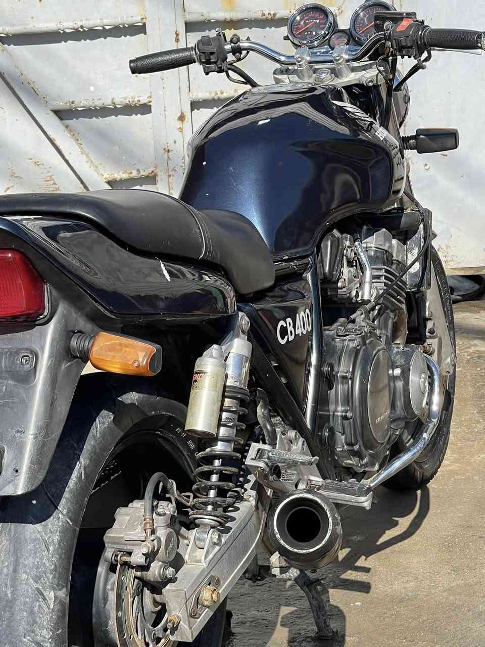 يا الله سلام عليكم ورحمة سيبي فور جيل الأول كفاله عامه ولحد يجي ويكلي مكفول كفاله عامه حبيبي  دراجه كير محرك مكفول كلشي مكفول مال جناي خواني (السعر مليون و 800) قابل للتفاوض  العنوان بغداد المحموديه  وراق كامله.  

‭٠٧٧٧ ٩٥٦ ٦٠٦٦‬ وتساب تصال.
