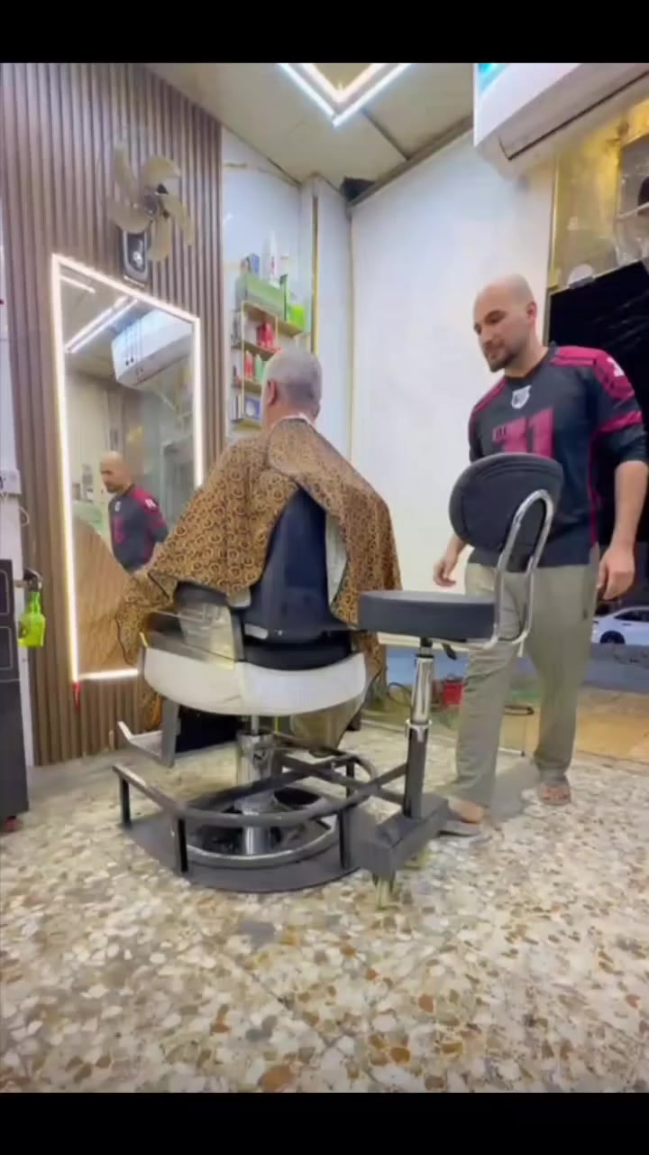 ✨ كرسي مساعد الحلاق ✨  
الآن متوفر بجودة عالية وقوة متينة، يناسب جميع أنواع كراسي الحلاقة.  
✅ تصميم عملي ومرن  
✅ قوة تحمل ومتانة مضمونة  
✅ سعر مناسب للجميع  

📩 للحجز والاستفسار يرجى مراسلة الصفحة مباشرة.  

 #كرسي #حلاقة
 #تجميل #ادوات
 #توصيل


**إذا كنت صاحب هذا الإعلان وتريد حذفه لأي سبب، رجاءا أرسل رسالة إلى الدعم الفني**