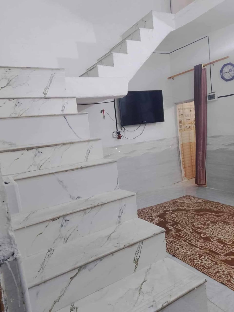 السلام عليكم بيت مساحه ١٠٠ متر يحتوي عله ٣ غرف نوم وصاله وكلدور ومطبخ كامل مكمل العنوان تقاطع العلويه شريفه خلف معمل الدبس جنس العقار طابو سند ٢٥ تحول بس المشتري استفسار *********** السعر ٥٨
