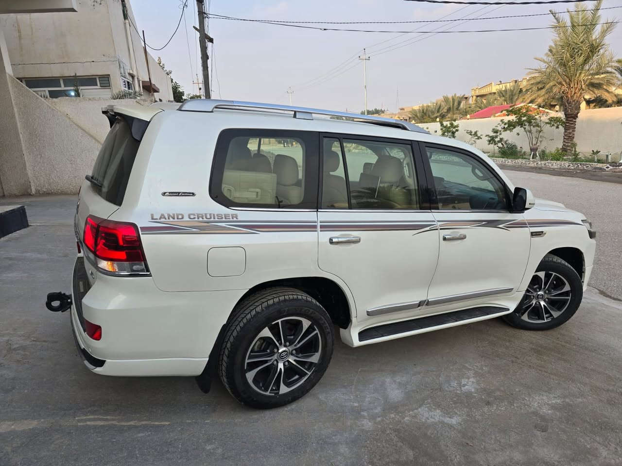 السلام عليكم للبيع لاندكروزر 2020
شركة ساز فول ام التطبيق رقم بغداد بسمي 
صور سونار بل منشور سياره كلش جديد وحلوه 
ماشي شي قليل86حقيقي سياره جاهز لأخير 
مكان بابل رقم ***********
