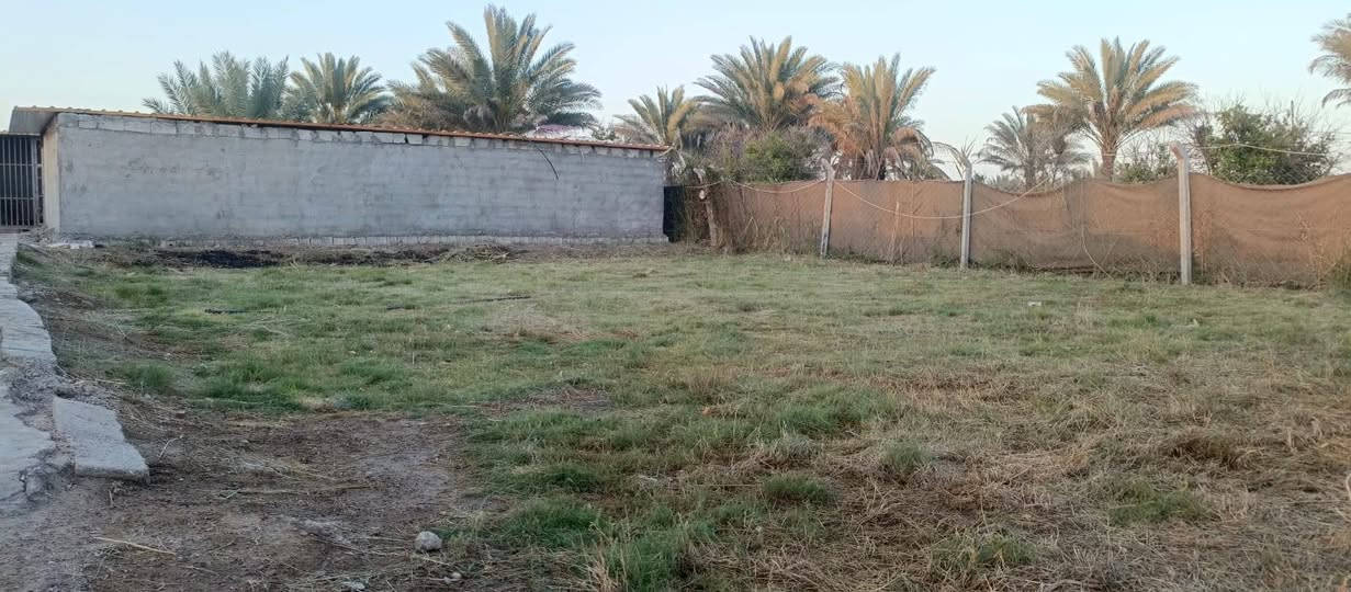 550 متر ركن طابو  زراعي سند 25 تتوفر فيها جميع الخدمات ماء اساله وماء سقي وكهرباء ومسيج بالكامل والتبليط يبعد عنها تقريبا 500 متر والتعامل مع صاحب الأرض مباشر العنوان بغداد الراشديه نهاية منطقه العاصفه السعر 43مليون  وقابله للتفاوض للاستفسار مكتب العبيدي للعقار ***********
