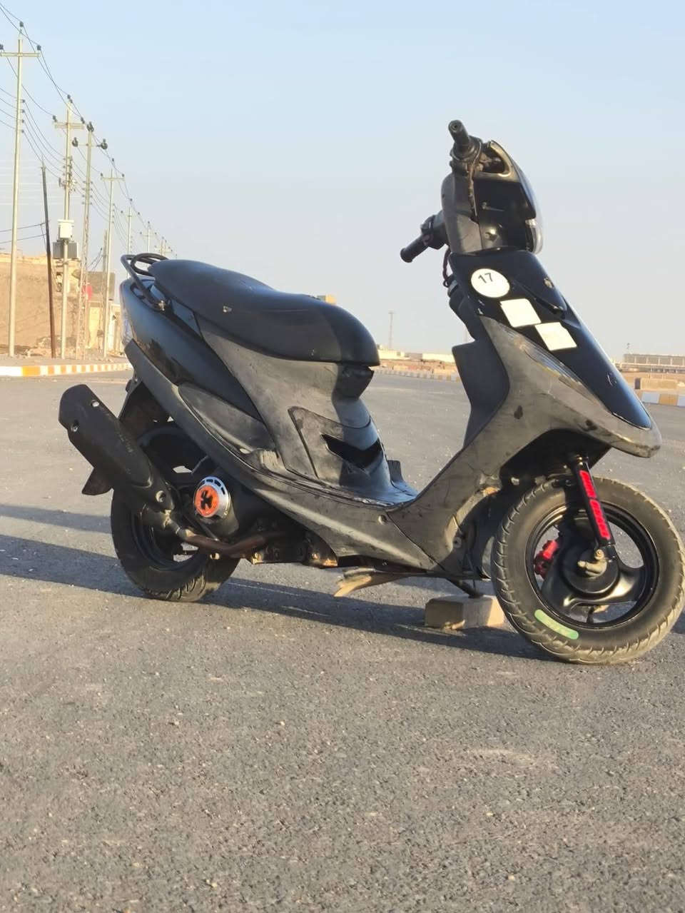 سلام عليكم ماكس عدله للبيع مفتوحه كهربائيات شغاله وسلف وهندر  هورن باتري  تايرات جدد صالنصه اف هم  الدراجه نكره  شلعه ومشي خير من الله   الكفر شوفة عينك السعر 450 بيها مجال قليل العنوان بسماوه ال معالي قرب محطة الغاز  الرقم ***********
