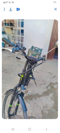 بايسكل للبيع شحن ستخدام قليل ب٣٠٠ وبي مجال الاتصال علرقم 07702990654