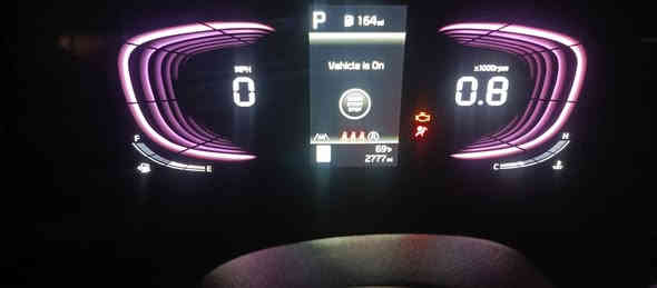 السلام عليكم سياره سبورتج موديل 2025 وارد امريكي للبيع سياره حادث بسيط سياره نص فول تخم تاير سياره كلش نظيفه وشرط سونار سعر 235 وبيها مجال رقم الهاتف
***********  ملاحظه رقم شاصي ويه الصور بالنشر
