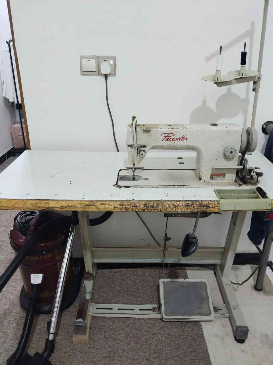 مكينة خياطه صناعيه باسستر نظيفة 
بيها صرجه بالماطور(صوت عالي) فقط 
السعر 225  للاستفسار الاتصال على الرقم *********** 
المكان حي الانصار النجف, العراق
