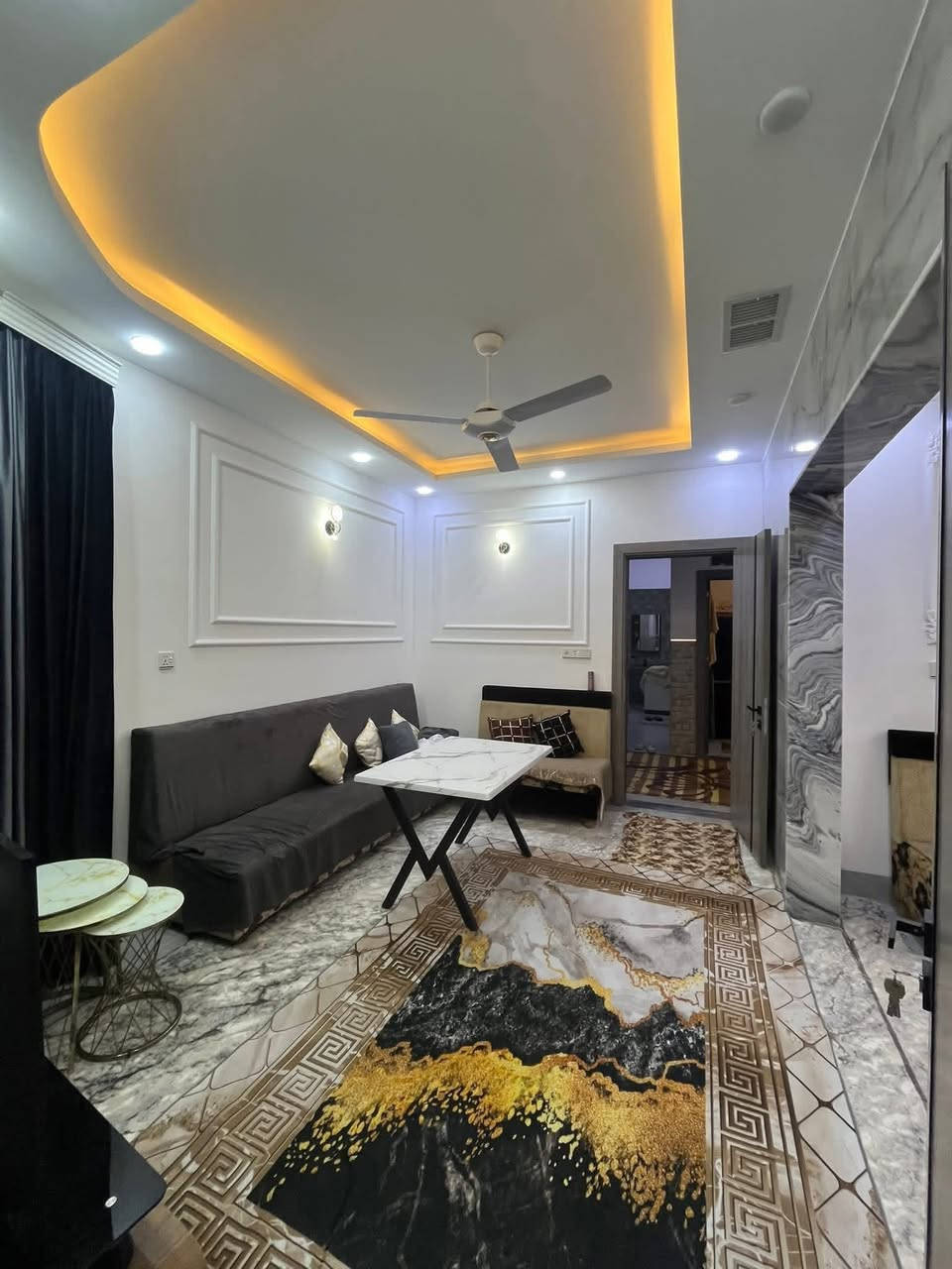 السلام عليكم ورحمة الله وبركاته #مكتب_الغوالي

بيت للبيع في حي السماح الاركان على شارع 15م

🔹 بناء ملكي حديث 2024 ، سند البيت 2025 طابو ملك

🔹 مساحة : 160م ، الواجهة : 10م ركن على شارعين

🔹 موقع مميز قريب من كافة الخدمات 

ط1 : كراج ، استقبال ، هول ، مطبخين ، غرفة ، صحيات

ط2 : ثلاث غرف نوم ، هول ، صحيات ، سطح ناصي

البيت مزود بكافة الانظمة الحديثة -

دكتات - سبالت - غسالات - انترنيت - دشات

للاستفسار اكثر مراجعة #مكتب_الغوالي الكائن في حي السماح الاركان قرب مول القمة مقابل مدرسة السماح الابتدائية على شارع 20م 

او الاتصال على الارقام التالية -

***********

***********
