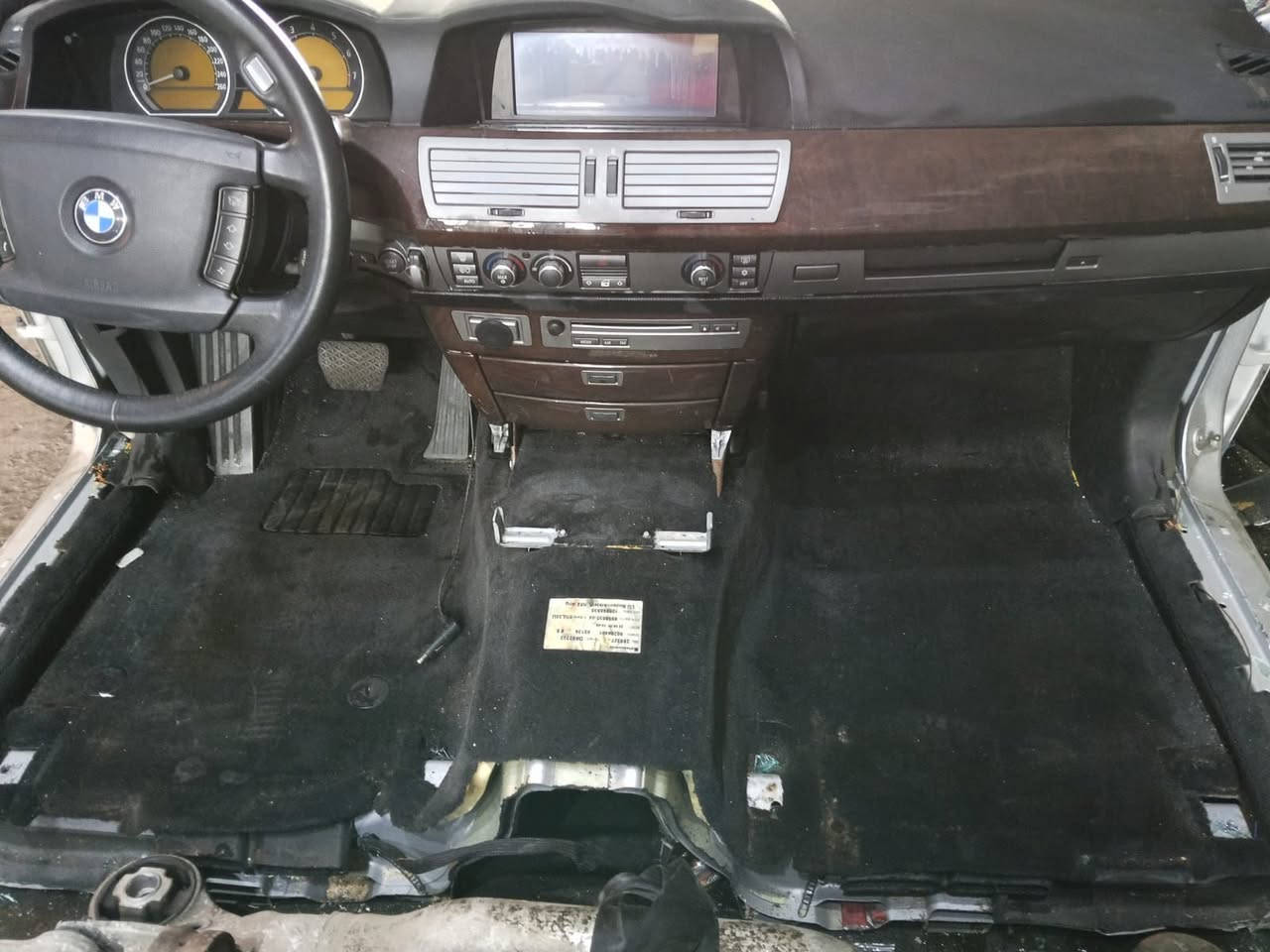 السلام عليكم 
غرفة باخره سوده باب طويل كاملة بدون تنته وأرضية كشنات امامية شاشات 
العنوان حله حي الصناعي شارع العام شركة المركزي علي يوسف ***********
