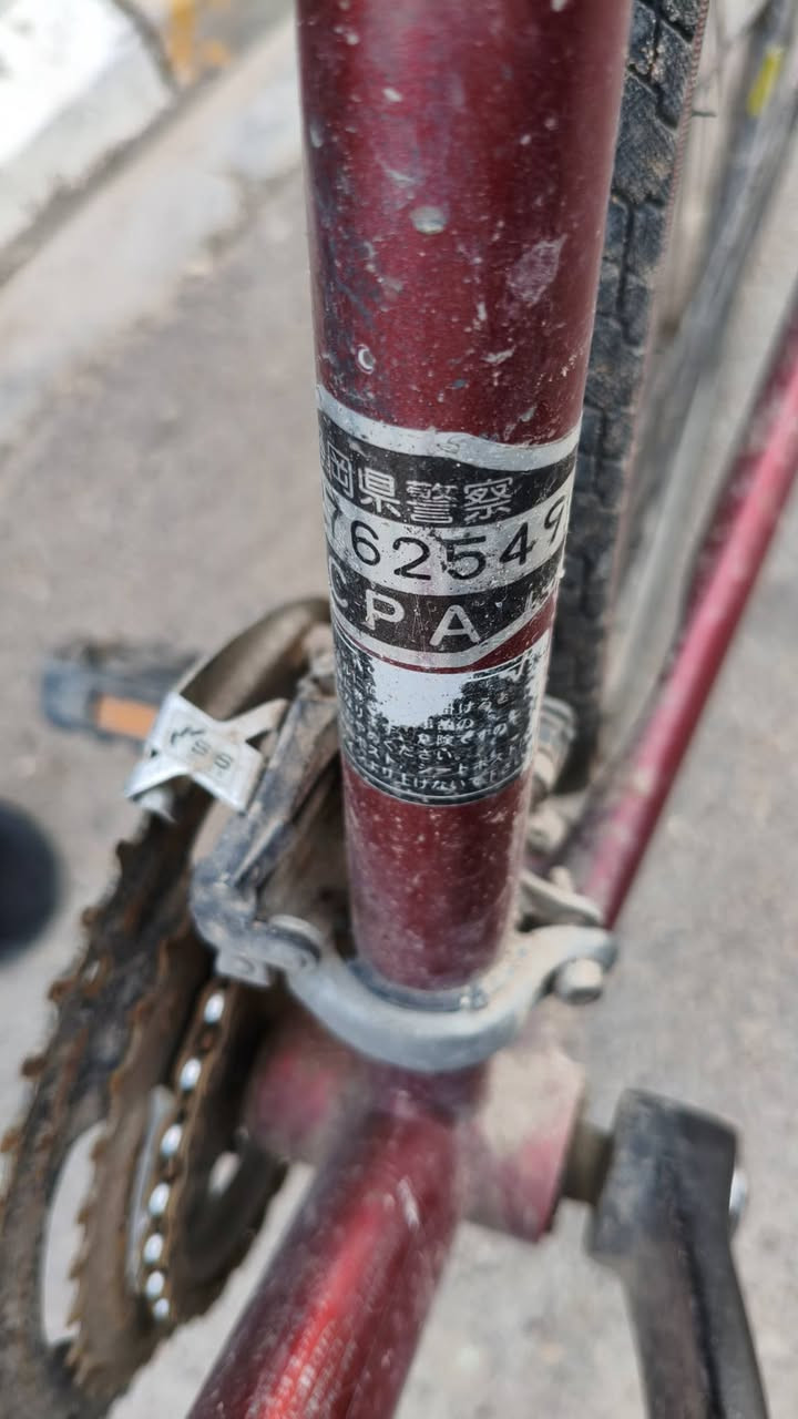 سلام عليكم بايسكل c 700 ياباني الحجم 27 السعر ٨٠ الف مكاني بغداد للاستفسار ***********
