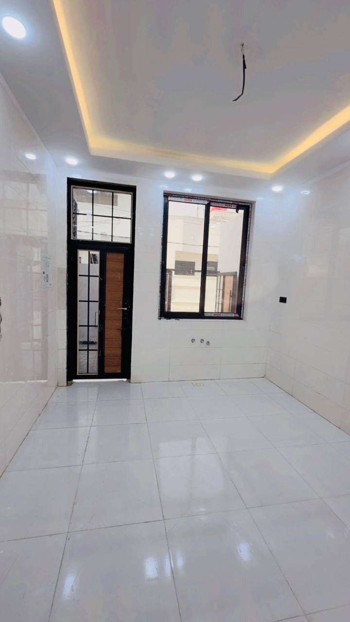 #اعلان_رقم_382

الدار للبيع 
——————————————-
⭕️طابو زراعي سند 25 (بيه معامله تطويب )
⭕️المساحة /150م
⭕️العنوان التقيه الثالثه شارع كراج بغداد القديم 

——ملاحظه تعامل السعر مع صاحب الدار مباشر—————
           
تـــفـــاصـــيـــل الـــدار طابقين كونكريت مسلح 
✨غرف نوم عدد 4
✨صاله عدد 2
✨استقبال
✨مطبخ حار+بارد
✨مجامع صحيه عدد 3
✨مناور عدد 2
✨طارمه كبيره 
—————————————- 

⚜️ للاستفسار مراجعة
   ((مـــكـــتـــب الــــتـــــــراث))
⚜️الكائن في العروبة / شارع سيد مكي قرب اللجان الطبية/الاتصال   ***********
