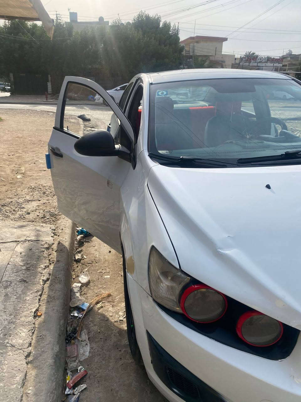 سياره سونك لون ابيض بيها سياره ب اسمي ثاني يوم احولك بيها طخات بسيطه جدا مثل ماموجود بصور خليجي ٢٠١٢ سعر ٥٨ وبيها مجال للتواصل ***********
