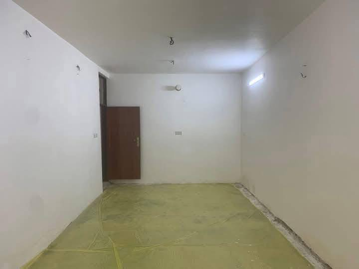 الدار للبيع مساحة 125 متر واقع حال ١٤٢ طابو زراعي قرار ٢٥ نقصه كاشي فقط الغرفة الأخيرة مطبكة كاشي طابق واحد 
او مراوس بدار ٧٥ متر في حي السفير 

العنوان حي السفير شارع كهوة جاكي خلف صيدلية سفير العافية

السعر ٨٥ 

للاستفسار خاص او الاتصال على الرقم ***********
