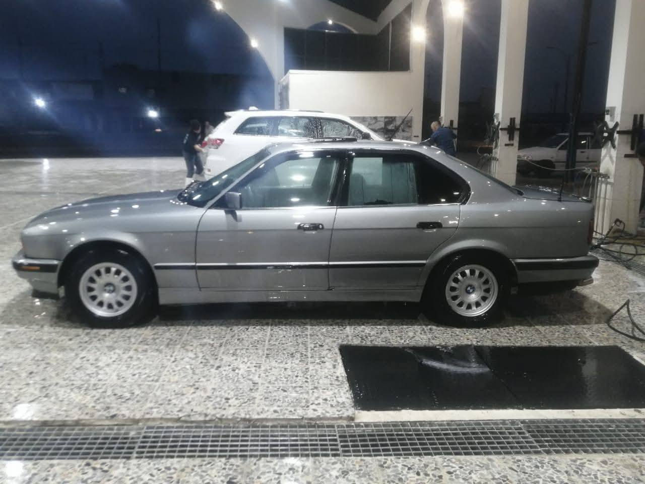 سلام عليكم بي ام للبيع 535 رقم نينوى بسمي موديل 1991 مكينه وكير شرط طخم امامي خلفي جديد طخم تايات جديد باتري جديد داخل جديد سقف وارضيه مخلف جديد سعر 52وبيه مجال للتواصل اتصال بل رقم *********** وبي واتساب
